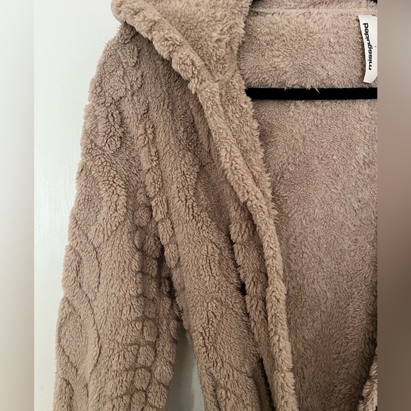 Missguided Cream Textured Robe - Picture 5 of 7